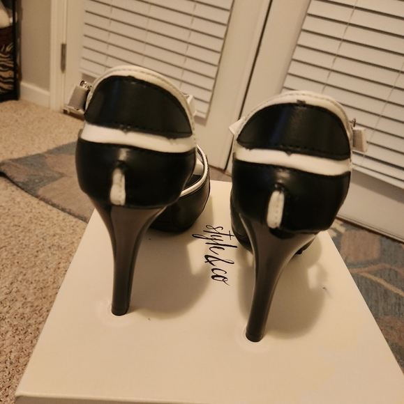 Heels - Picture 2 of 4